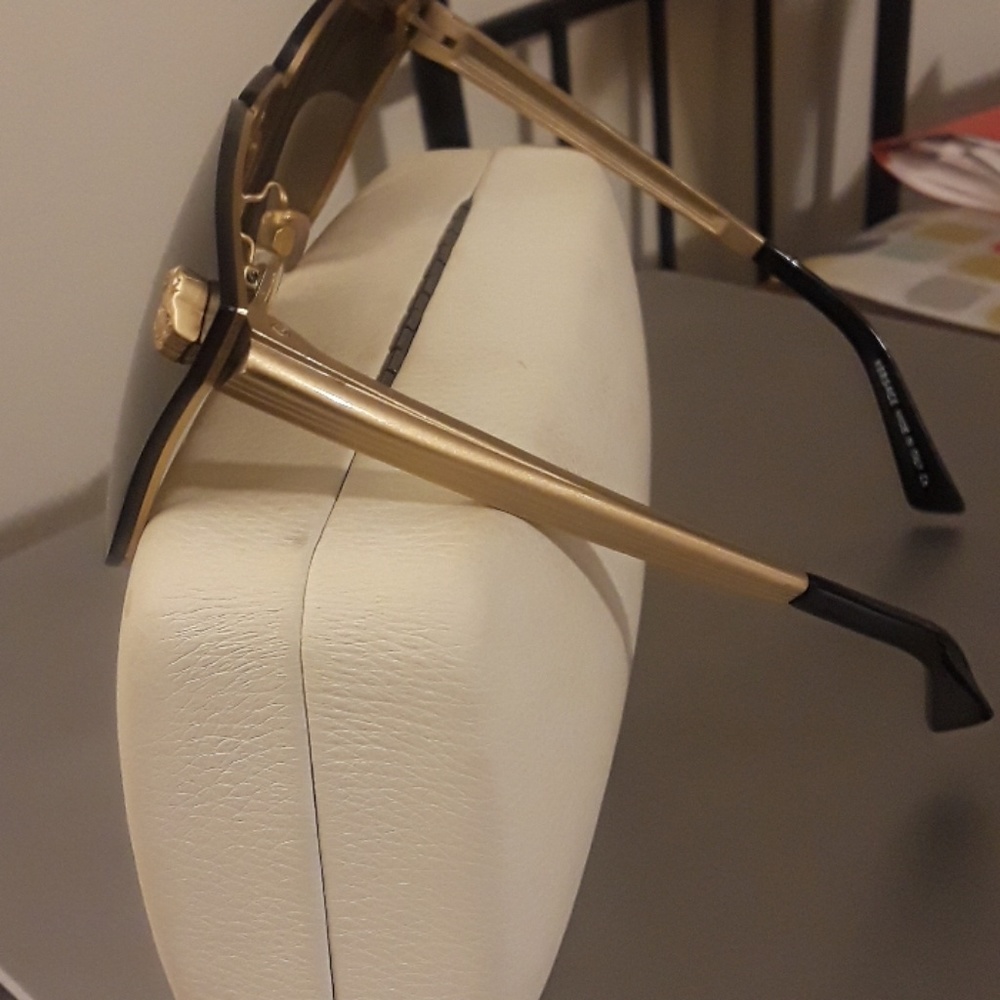 Women  Versace's Sunglasses - Picture 2 of 3